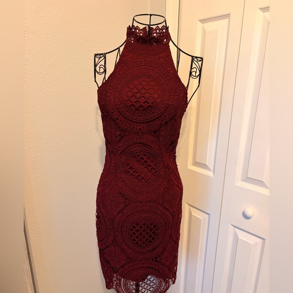 Elegant Lace Halter Midi Dress